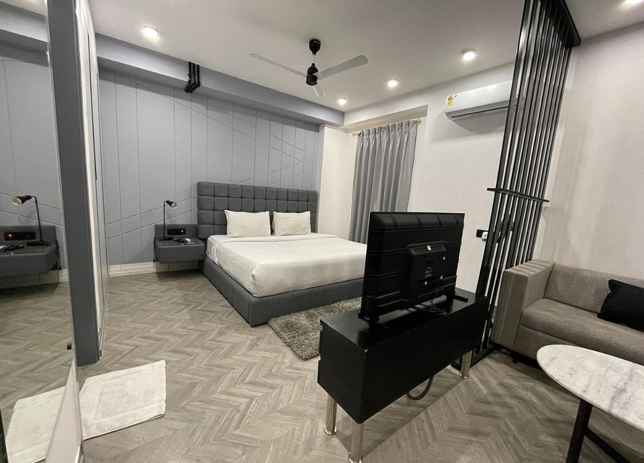 Bedchambers Serviced - Cyber Gurgaon